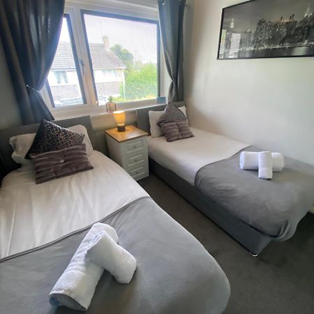 The Brook House - Spacious 3 Bed Home From Home In Burton 外观 照片