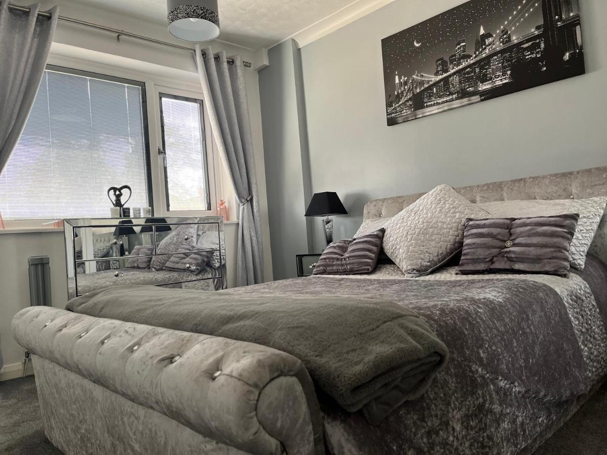 The Brook House - Spacious 3 Bed Home From Home In Burton 外观 照片