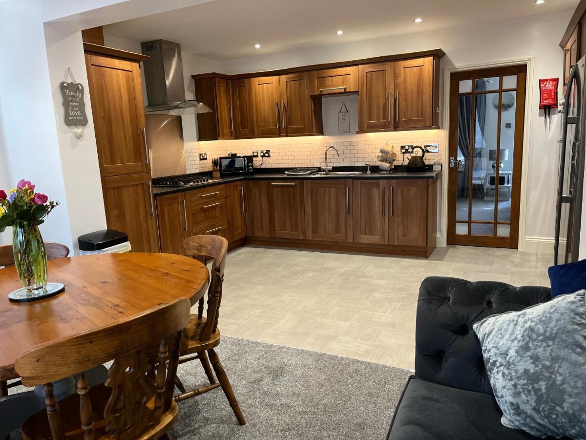 The Brook House - Spacious 3 Bed Home From Home In Burton 外观 照片
