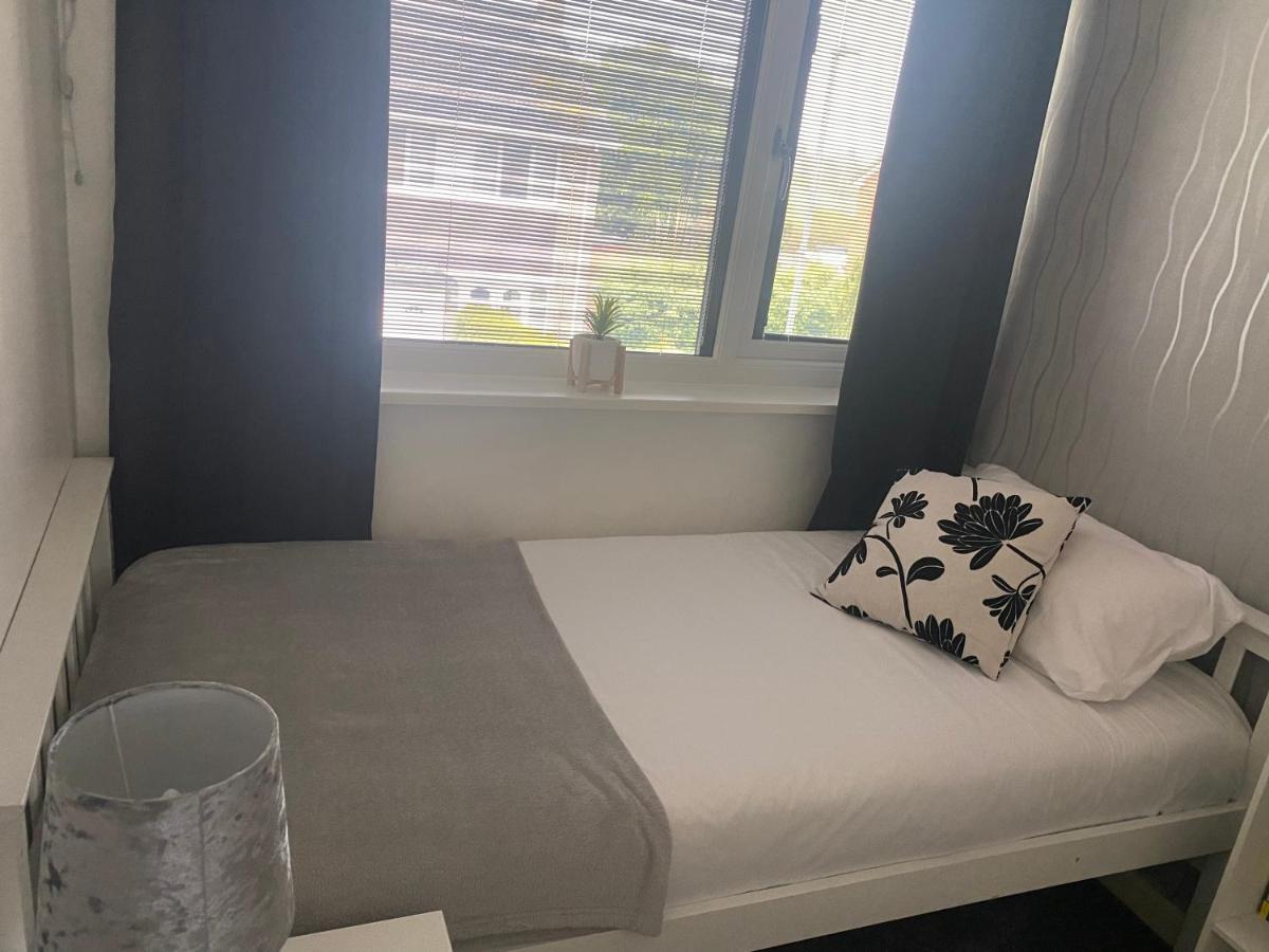 The Brook House - Spacious 3 Bed Home From Home In Burton 外观 照片