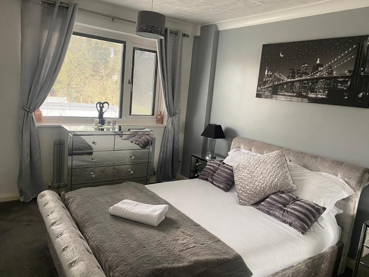 The Brook House - Spacious 3 Bed Home From Home In Burton 外观 照片