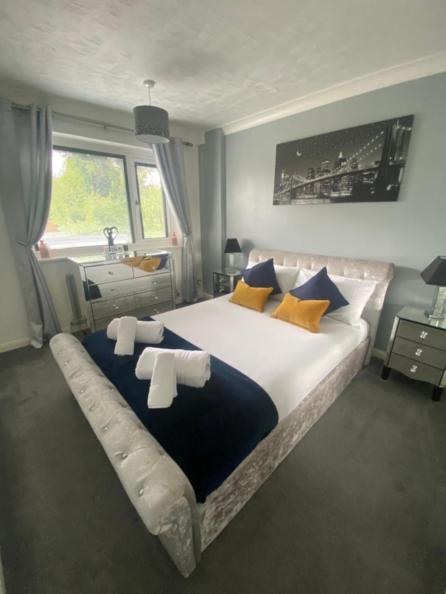 The Brook House - Spacious 3 Bed Home From Home In Burton 外观 照片