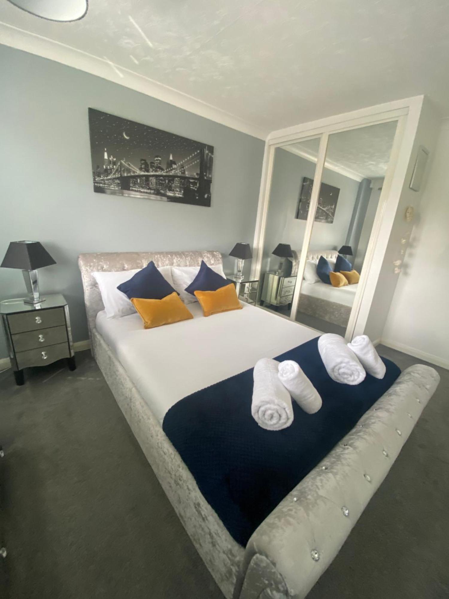 The Brook House - Spacious 3 Bed Home From Home In Burton 外观 照片