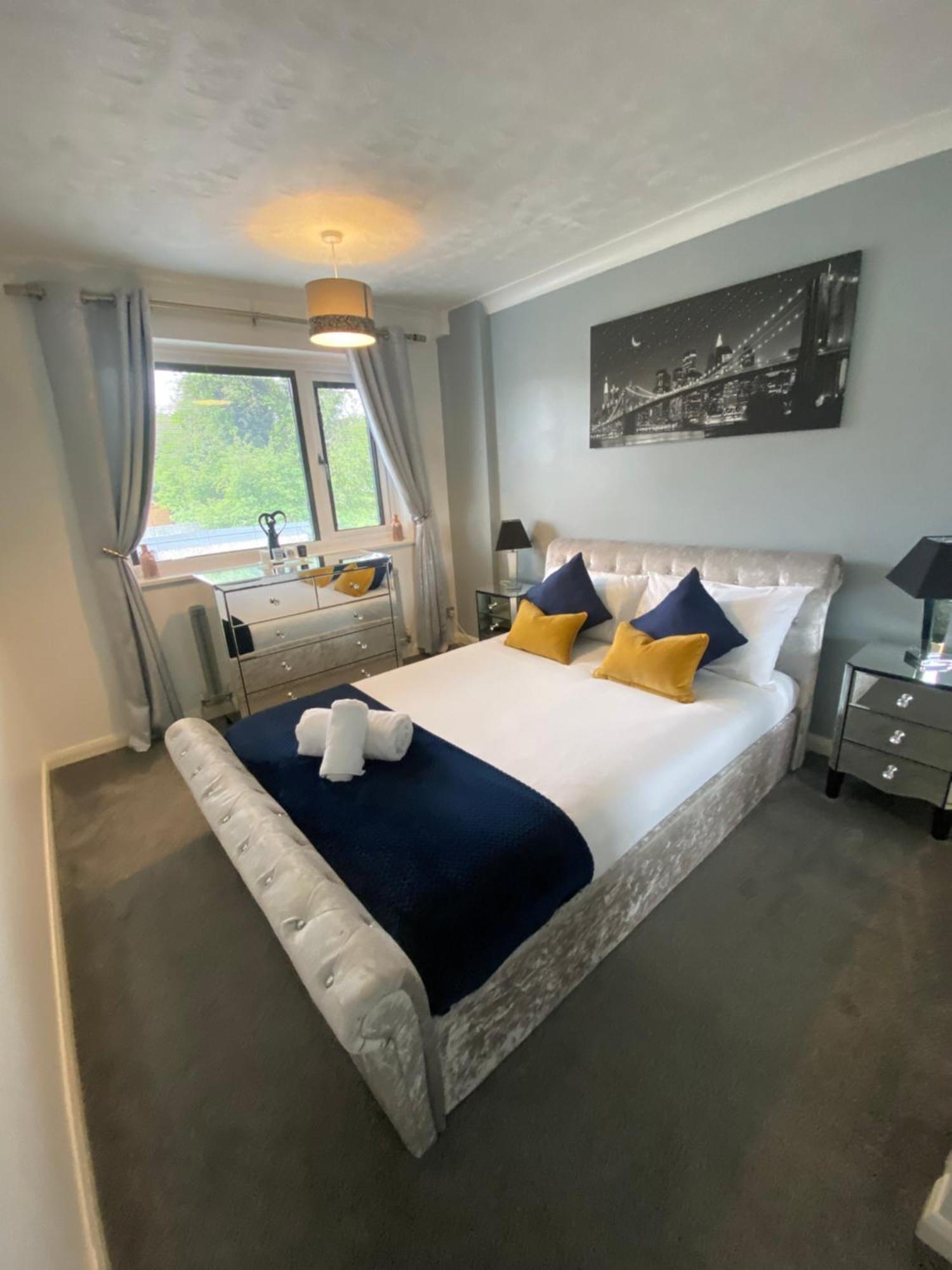 The Brook House - Spacious 3 Bed Home From Home In Burton 外观 照片