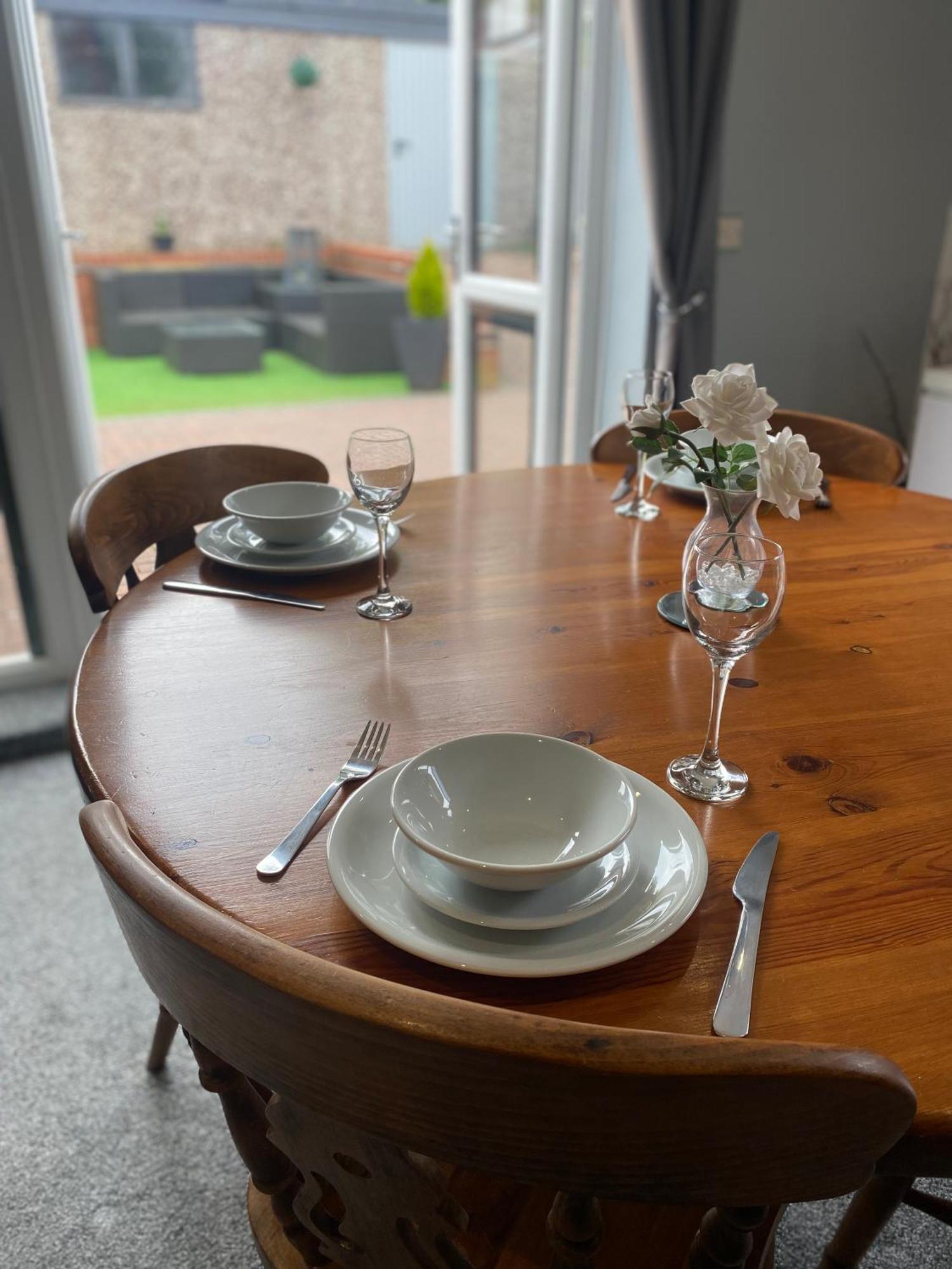 The Brook House - Spacious 3 Bed Home From Home In Burton 外观 照片